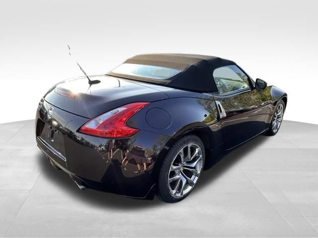 Used 2010 Nissan 370Z Touring RWD image 7