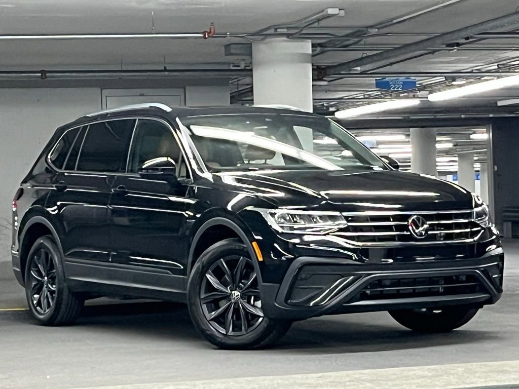 Used 2024 Volkswagen Tiguan SE w/ Panoramic Sunroof Package video 2