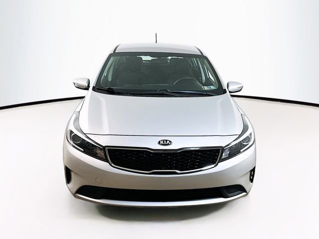 Used 2017 Kia Forte LX image 2