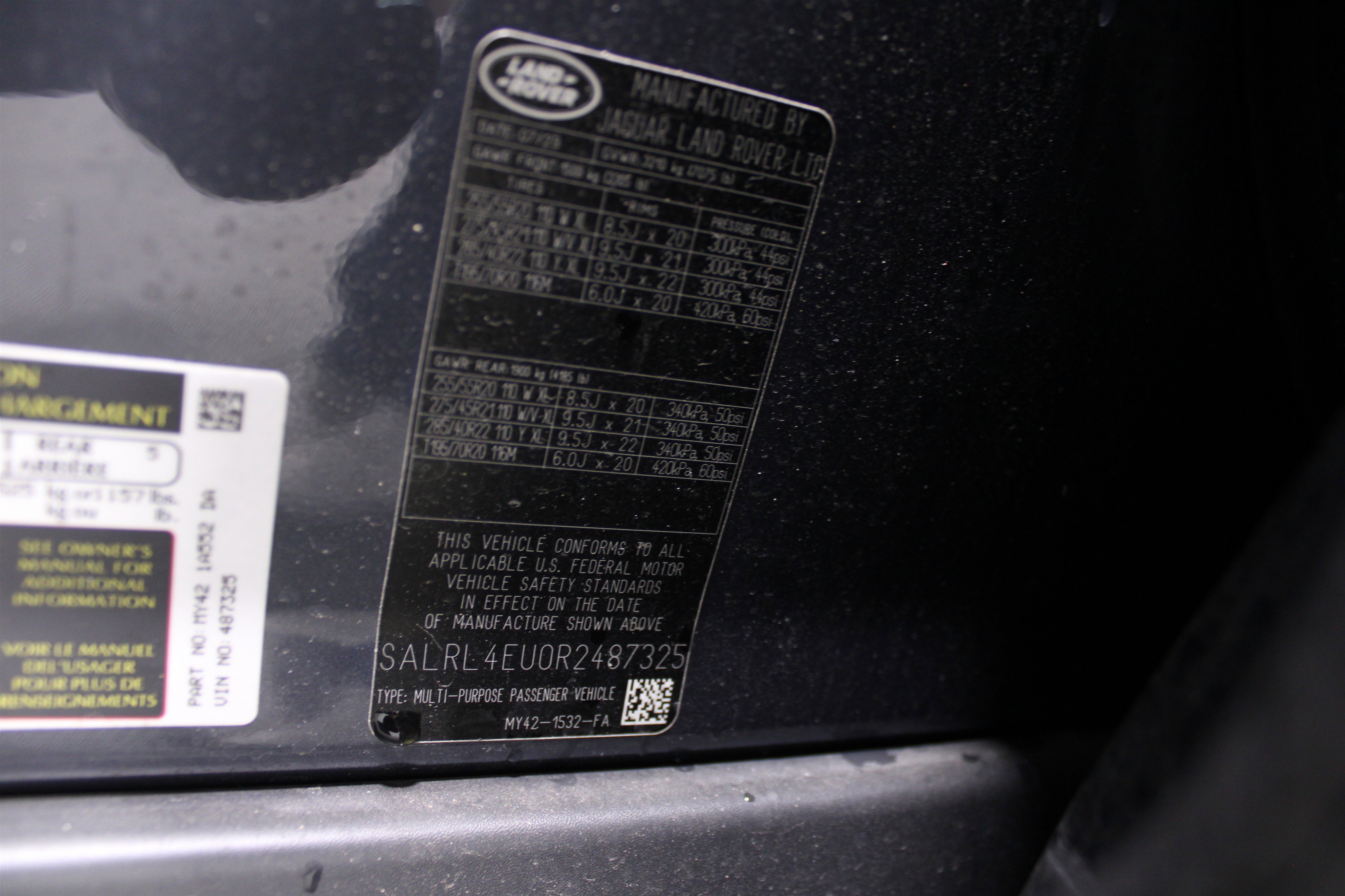 Used 2024 Land Rover Discovery Dynamic SE AWD/4WD image 39