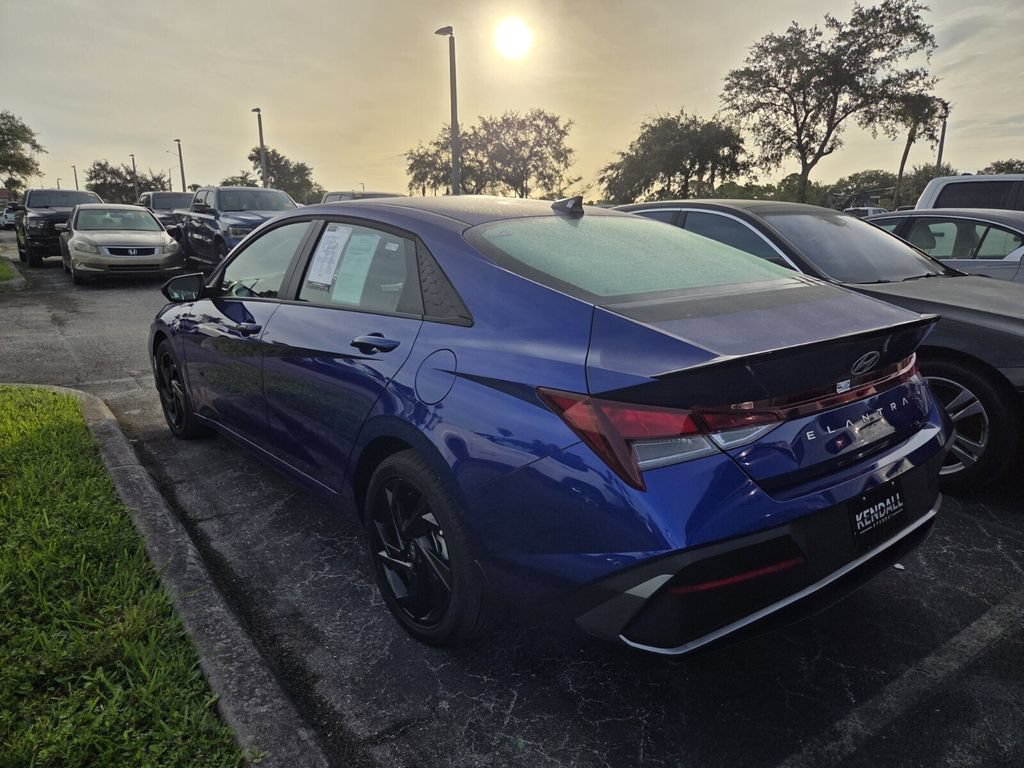 Used 2026 Hyundai Elantra Sport FWD image 4