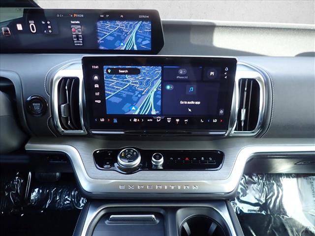 Used 2025 Ford Expedition Platinum image 17