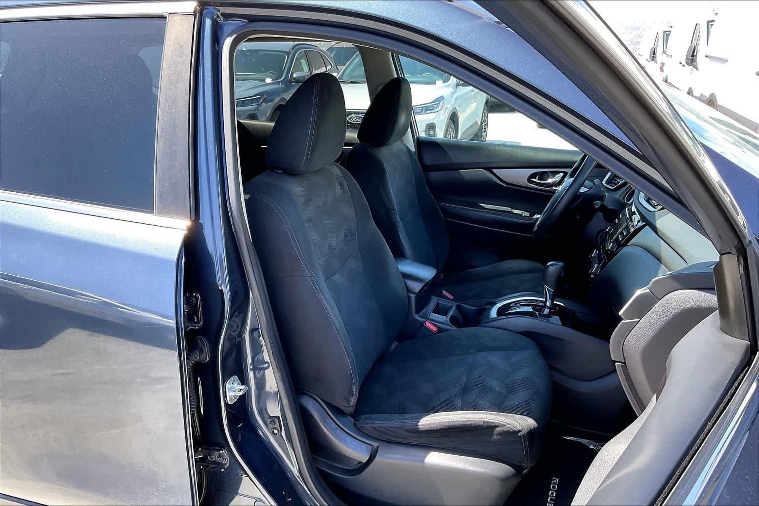 Used 2016 Nissan Rogue SV FWD image 13