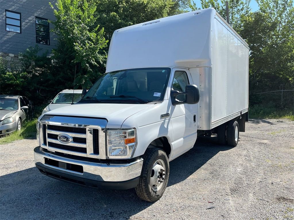 Used 2023 Ford E-450 and Econoline 450 Super Duty w/ Driver's Safety Package RWD image 3