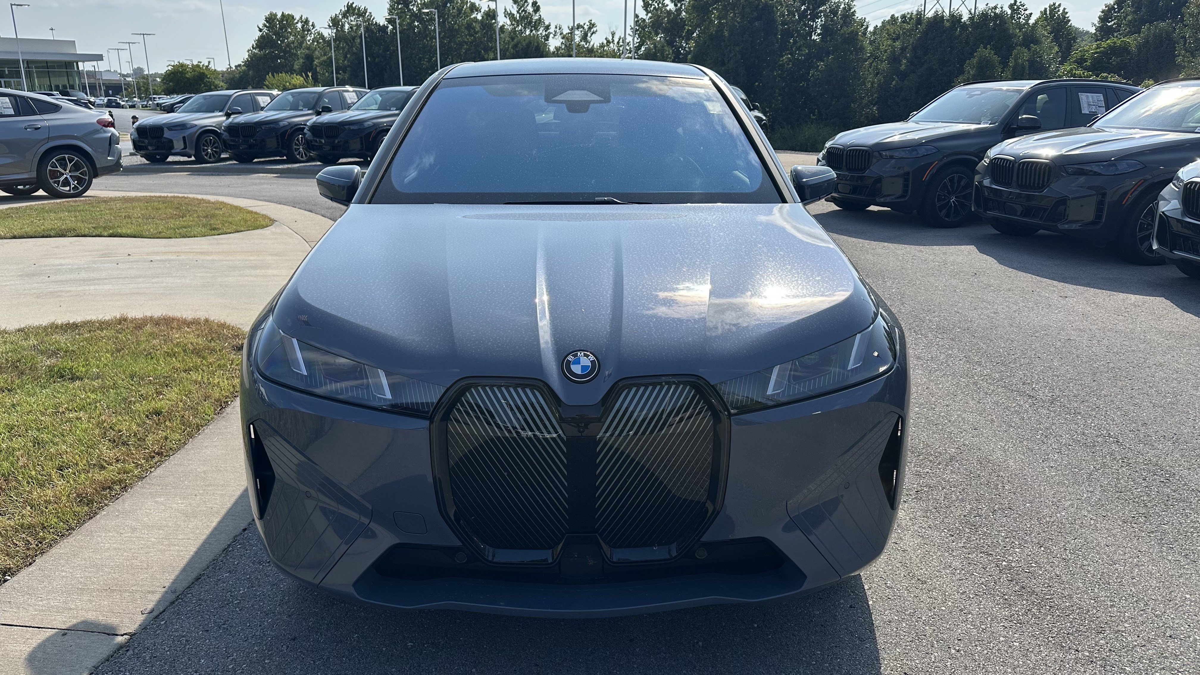 Certified 2026 BMW iX xDrive45 w/ Premium Package AWD/4WD image 3