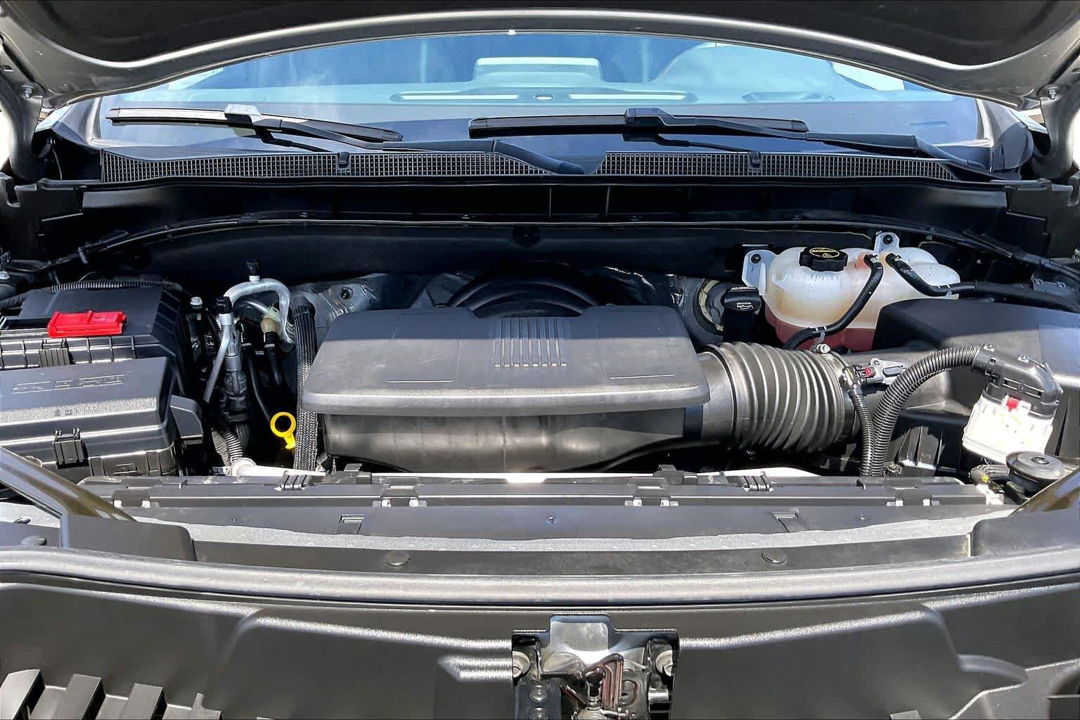 Used 2024 Chevrolet Suburban RST RWD image 31