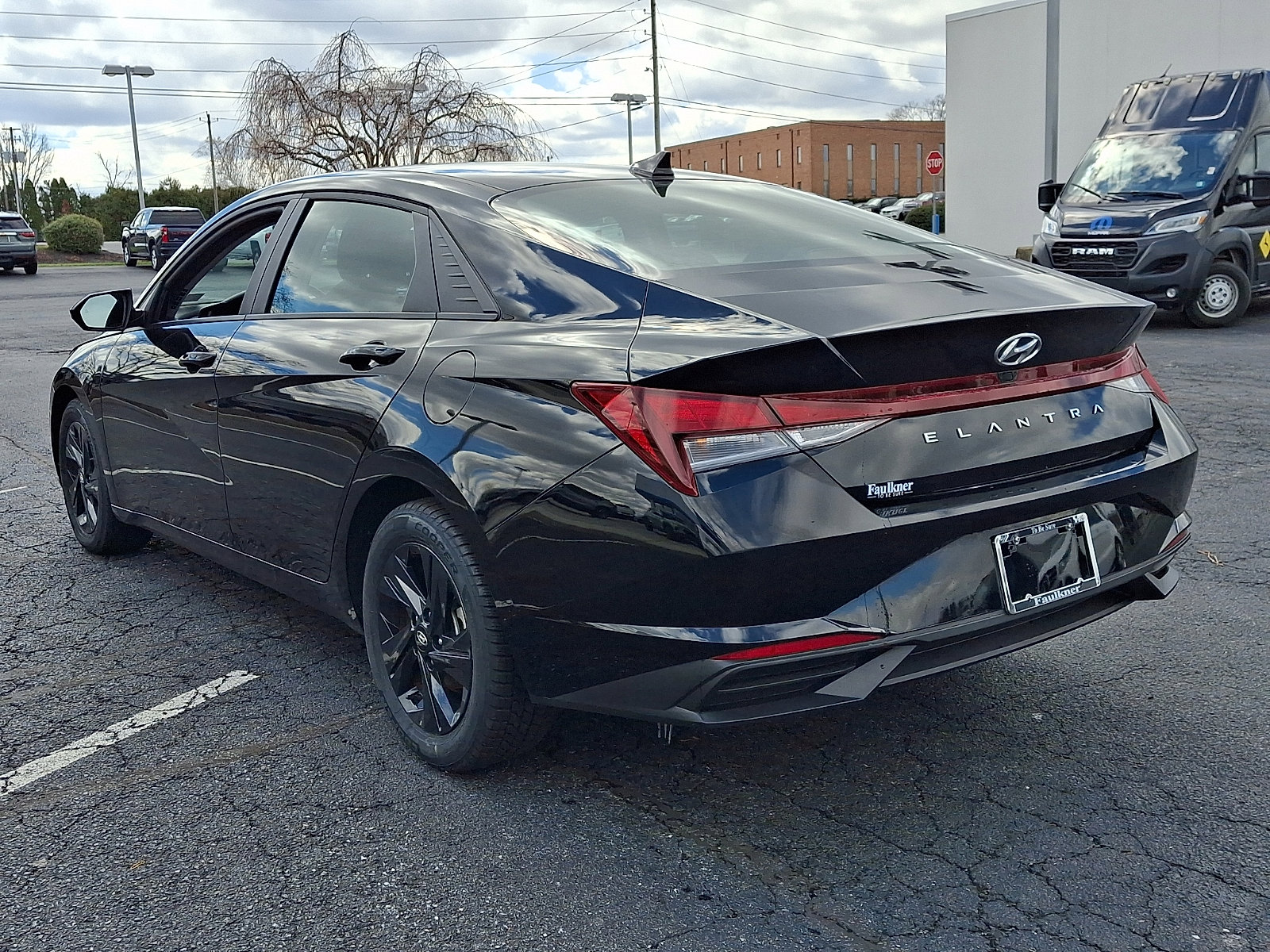 Used 2023 Hyundai Elantra SEL w/ Preferred Accessory Package image 4