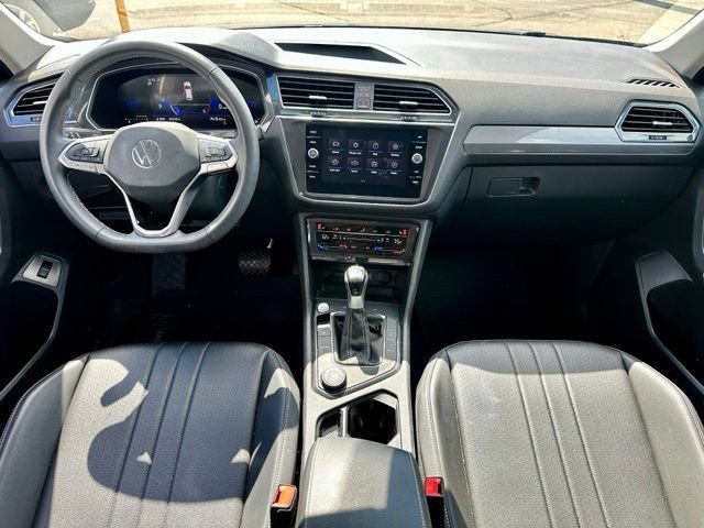 Used 2024 Volkswagen Tiguan SE AWD/4WD image 16