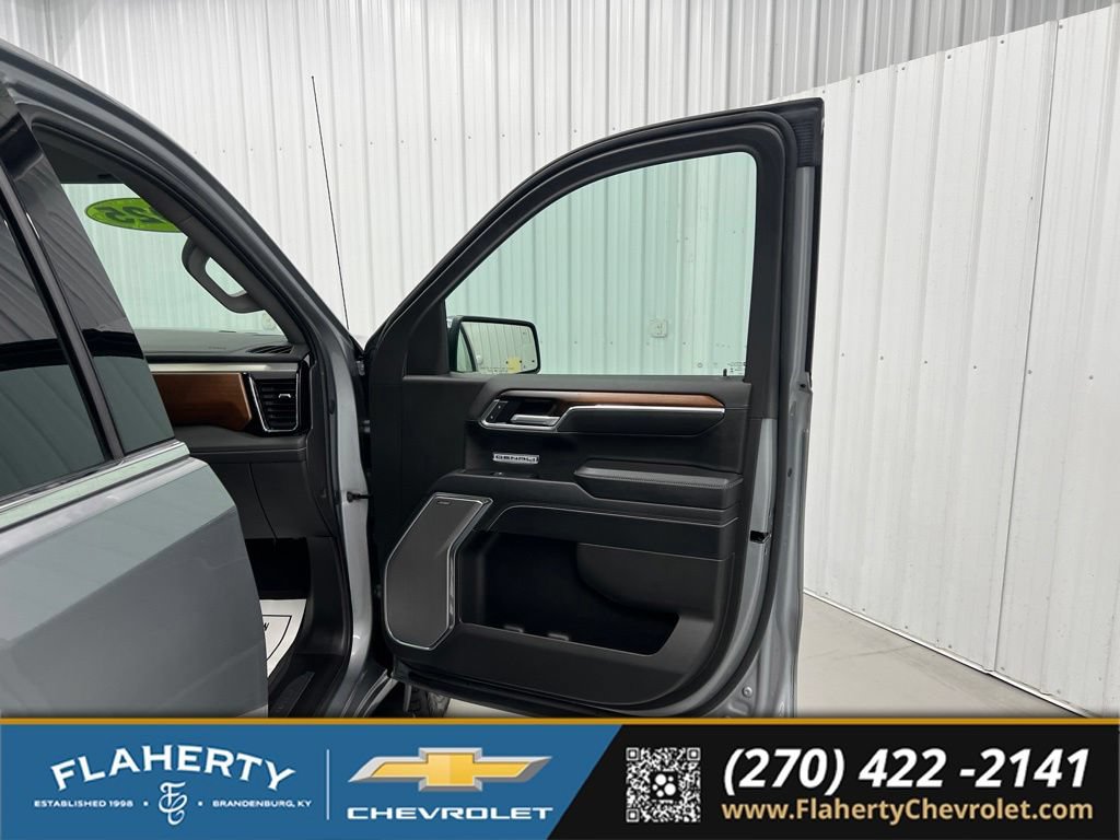 Used 2025 GMC Sierra 1500 Denali w/ Technology Package AWD/4WD image 14