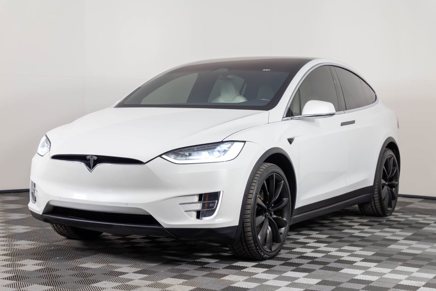 Used 2020 Tesla Model X Long Range image 2