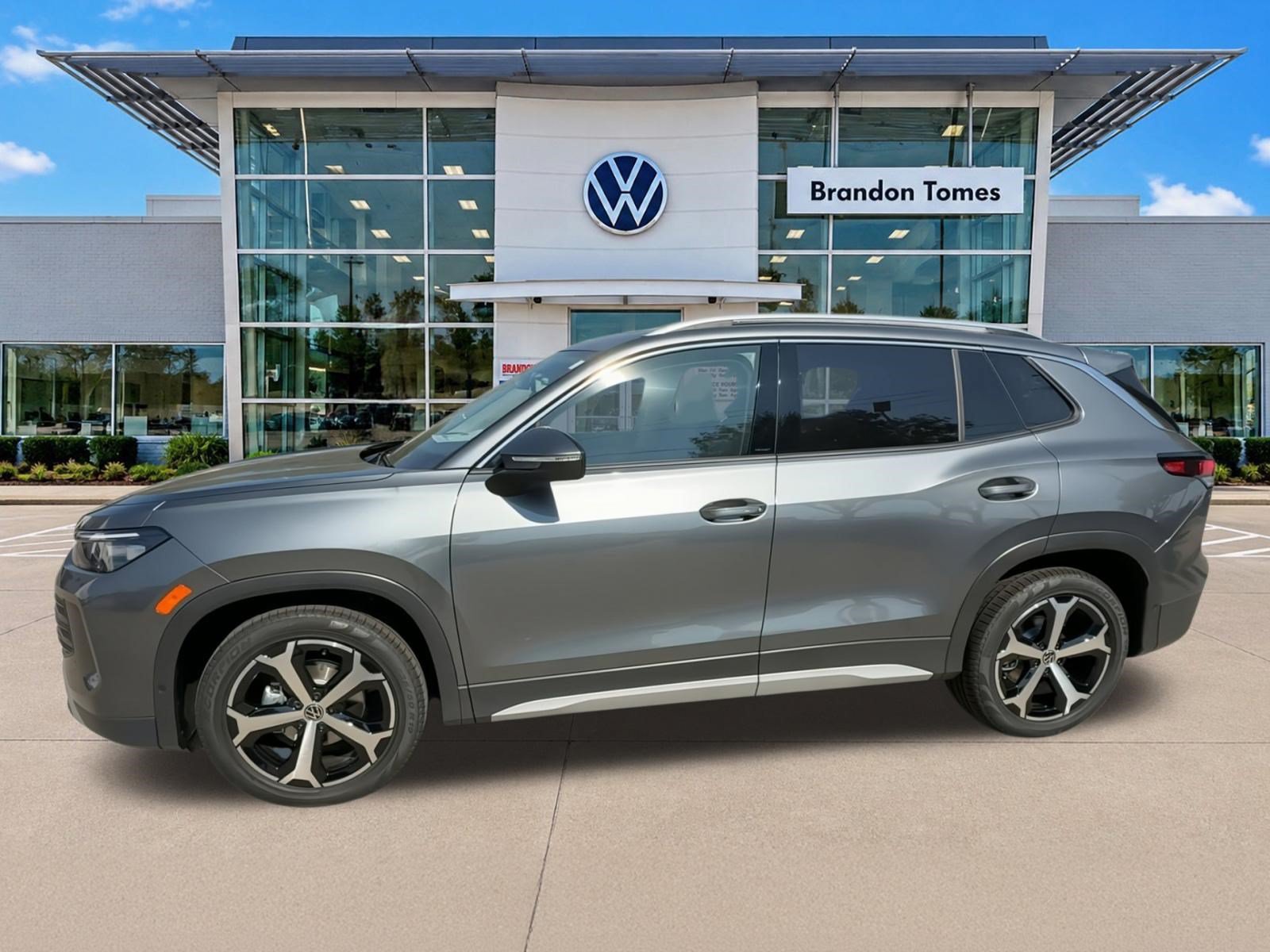 New 2026 Volkswagen Tiguan SE FWD image 4