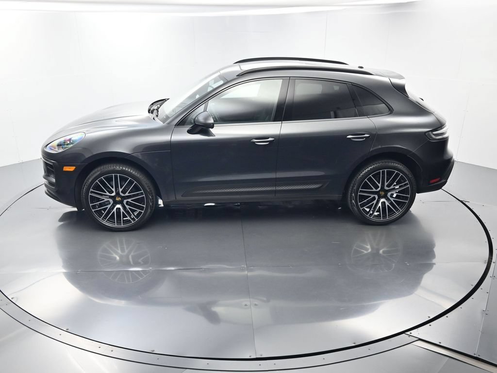 Certified 2026 Porsche Macan AWD/4WD image 35
