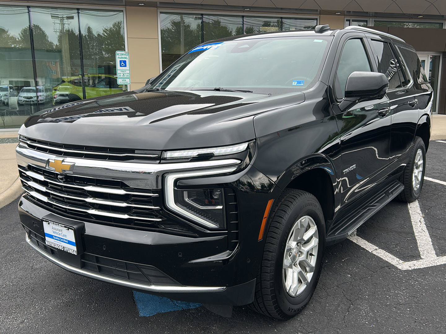 Used 2025 Chevrolet Tahoe LT AWD/4WD image 2