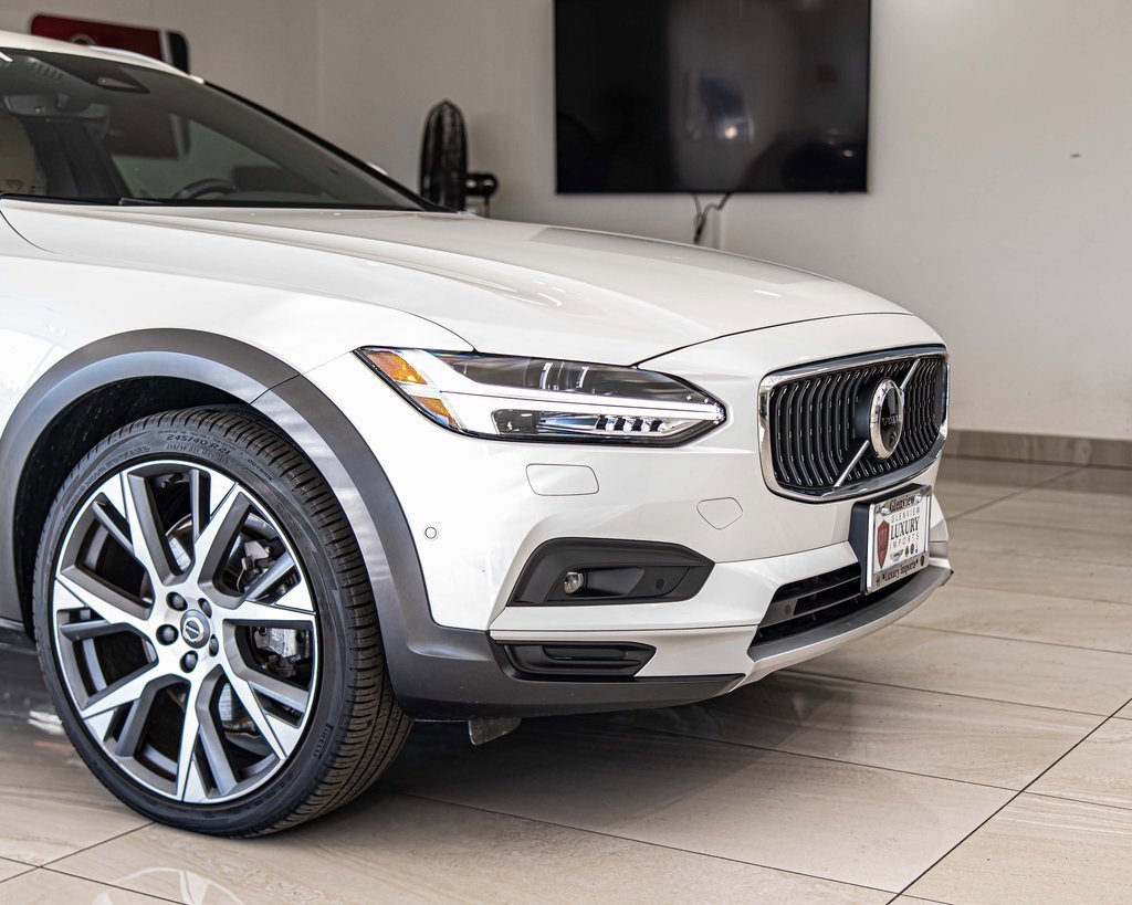 Used 2023 Volvo V90 B6 Cross Country Ultimate w/ Climate Package image 3