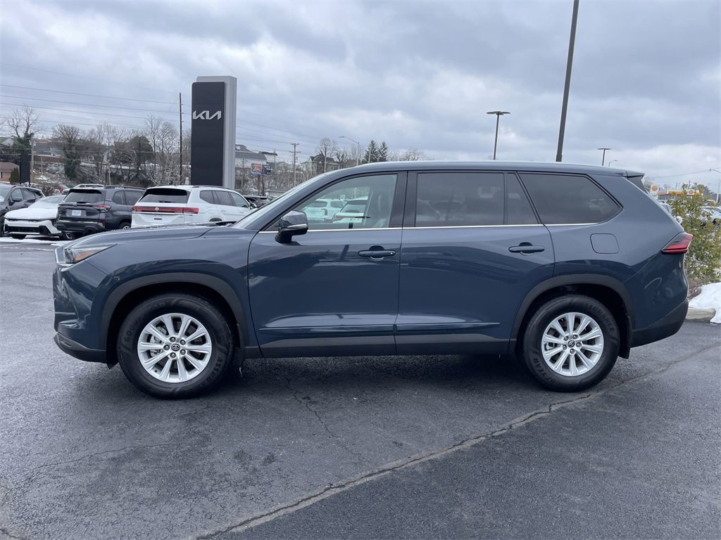 Used 2025 Toyota Grand Highlander AWD image 3
