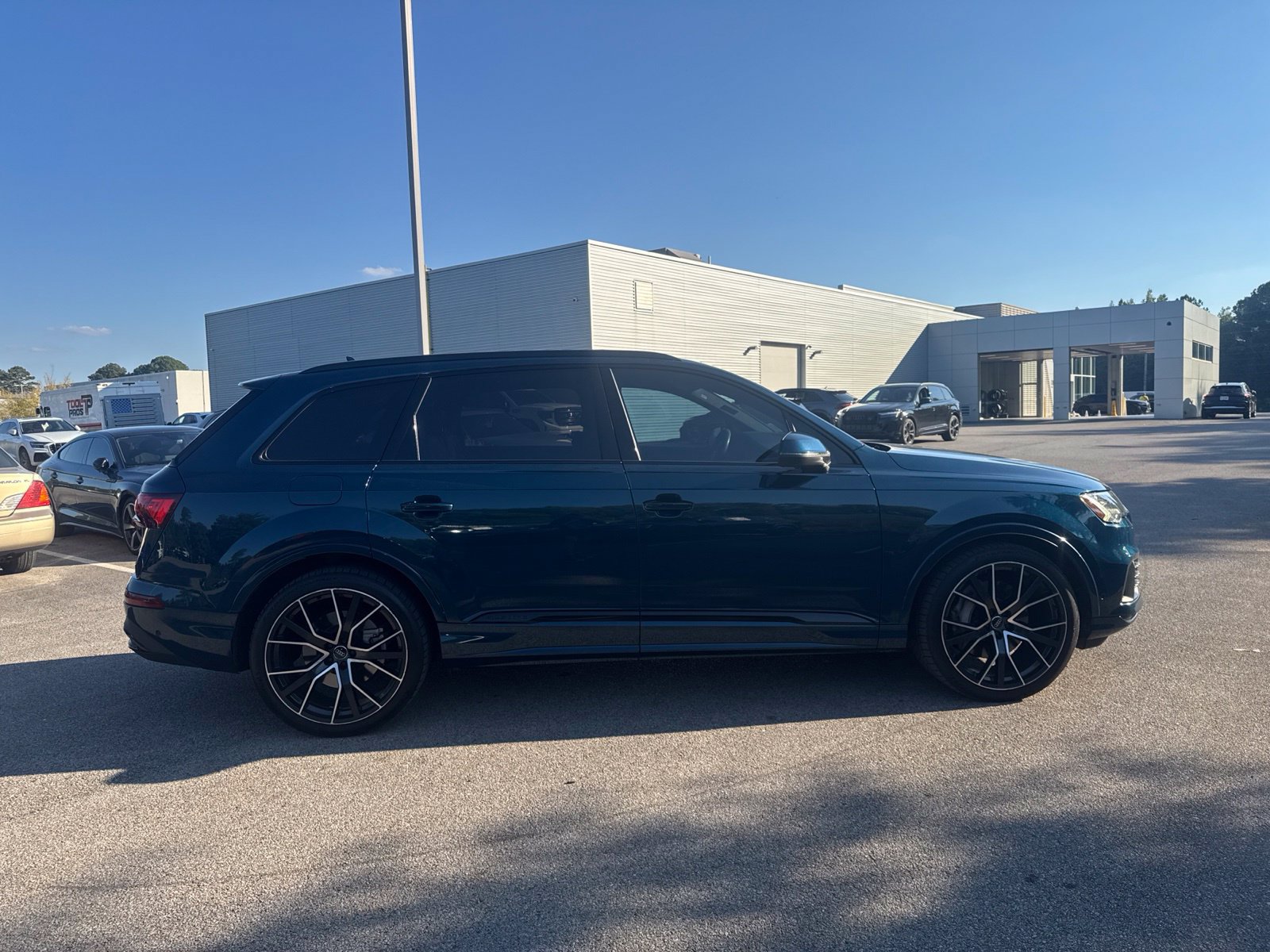 Used 2020 Audi Q7 3.0T Prestige w/ Black Optic Package AWD/4WD image 4