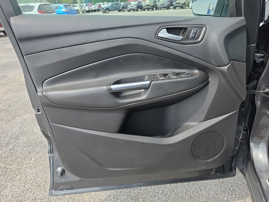 Used 2018 Ford Escape SE FWD image 15
