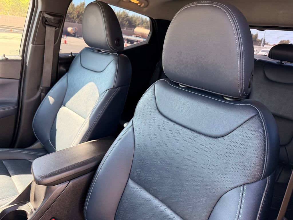 Used 2022 Chevrolet Bolt EUV Premier w/ Sun & Sound Package FWD image 11