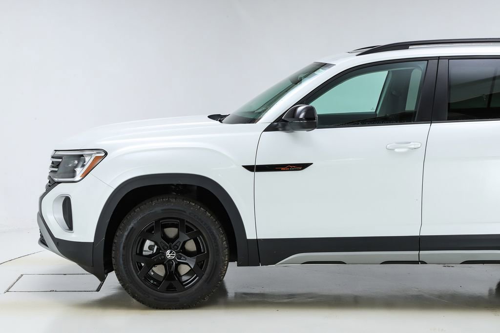 New 2026 Volkswagen Atlas Peak Edition AWD/4WD image 3
