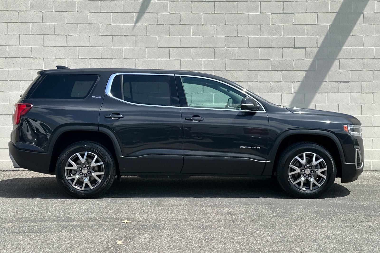 Certified 2020 GMC Acadia SLE FWD image 3