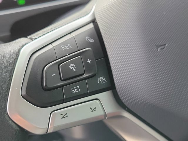 Used 2024 Volkswagen Tiguan SE FWD image 24