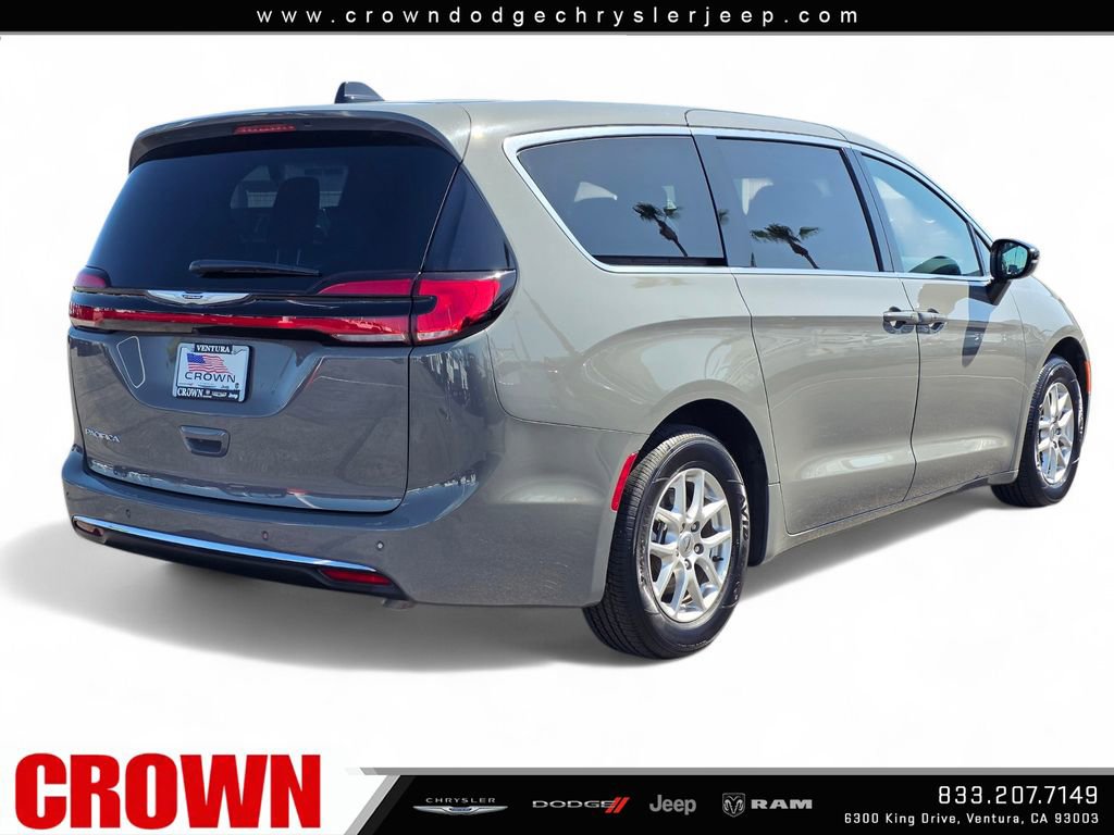 Used 2025 Chrysler Pacifica Select FWD image 7