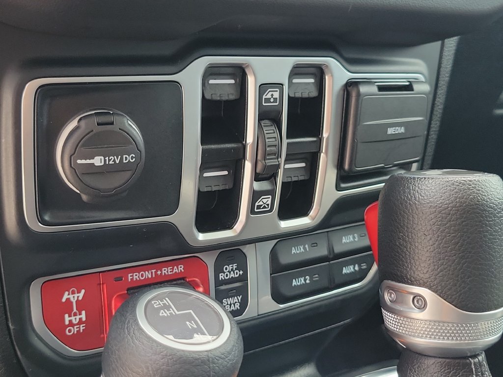 Used 2025 Jeep Wrangler Unlimited Rubicon AWD/4WD image 17