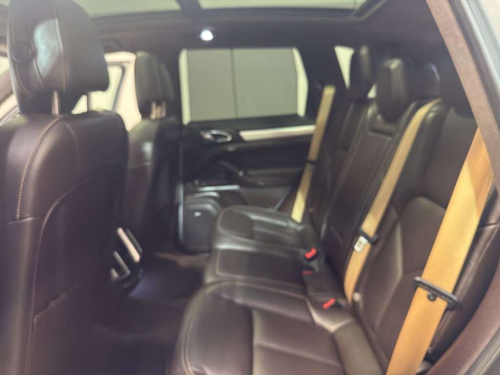 Used 2016 Porsche Cayenne Turbo AWD/4WD image 33