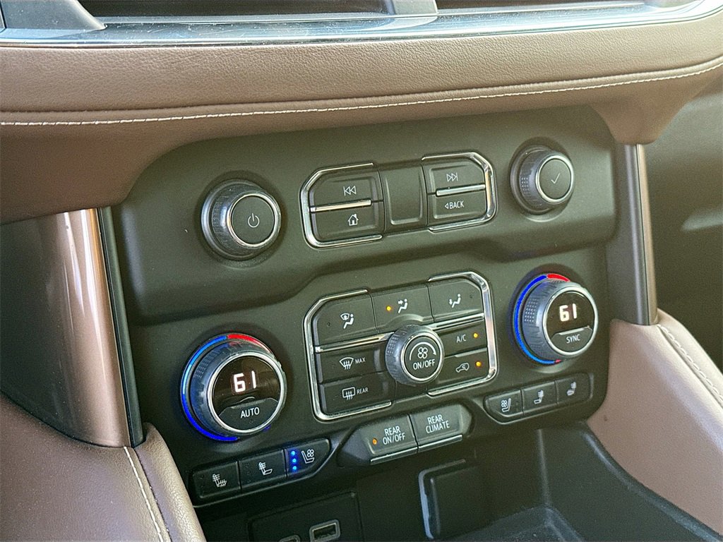 Used 2022 Chevrolet Suburban High Country image 17