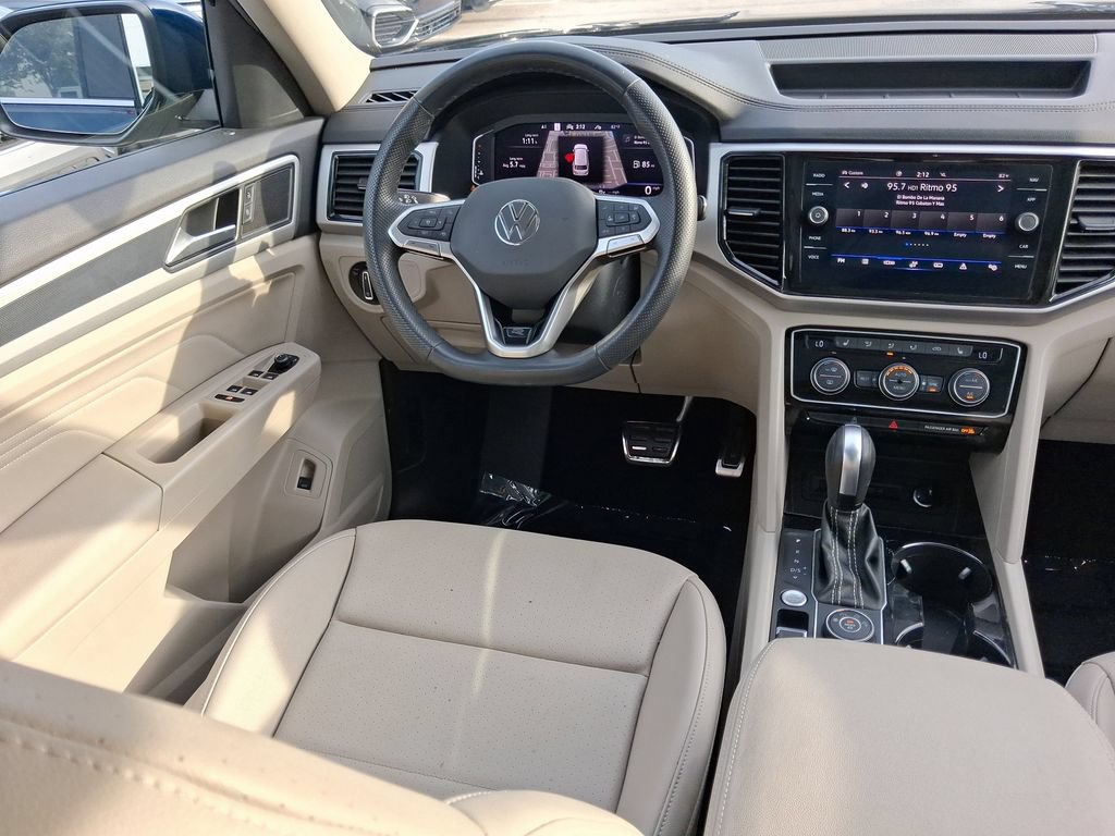 Certified 2022 Volkswagen Atlas SEL R-Line AWD/4WD image 10