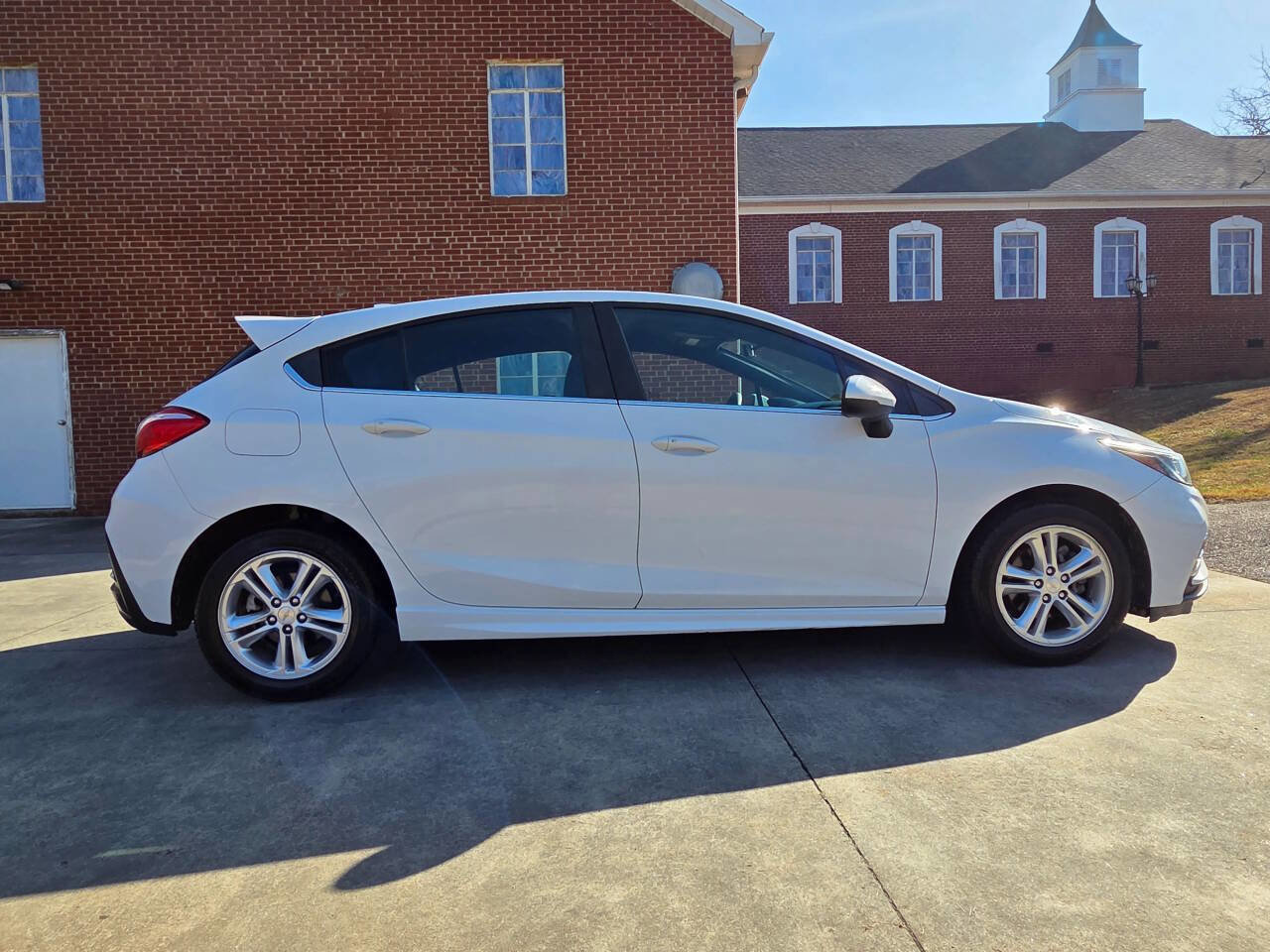 Used 2017 Chevrolet Cruze LT w/ Convenience Package image 4