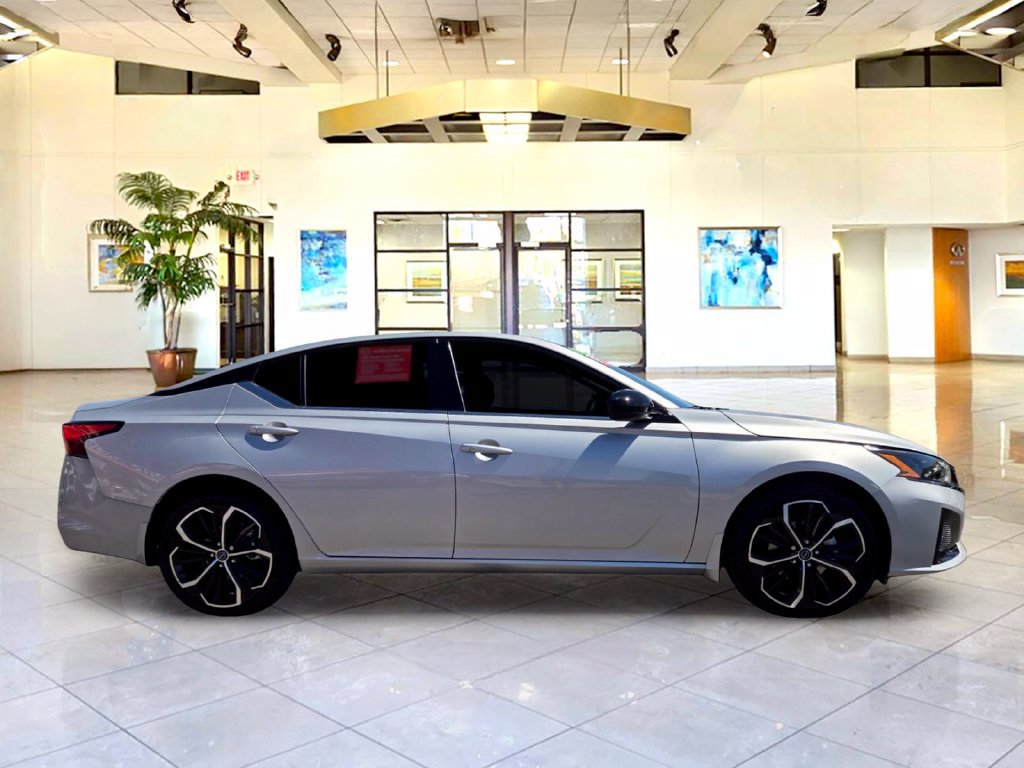 Certified 2023 Nissan Altima 2.5 SR AWD/4WD image 4