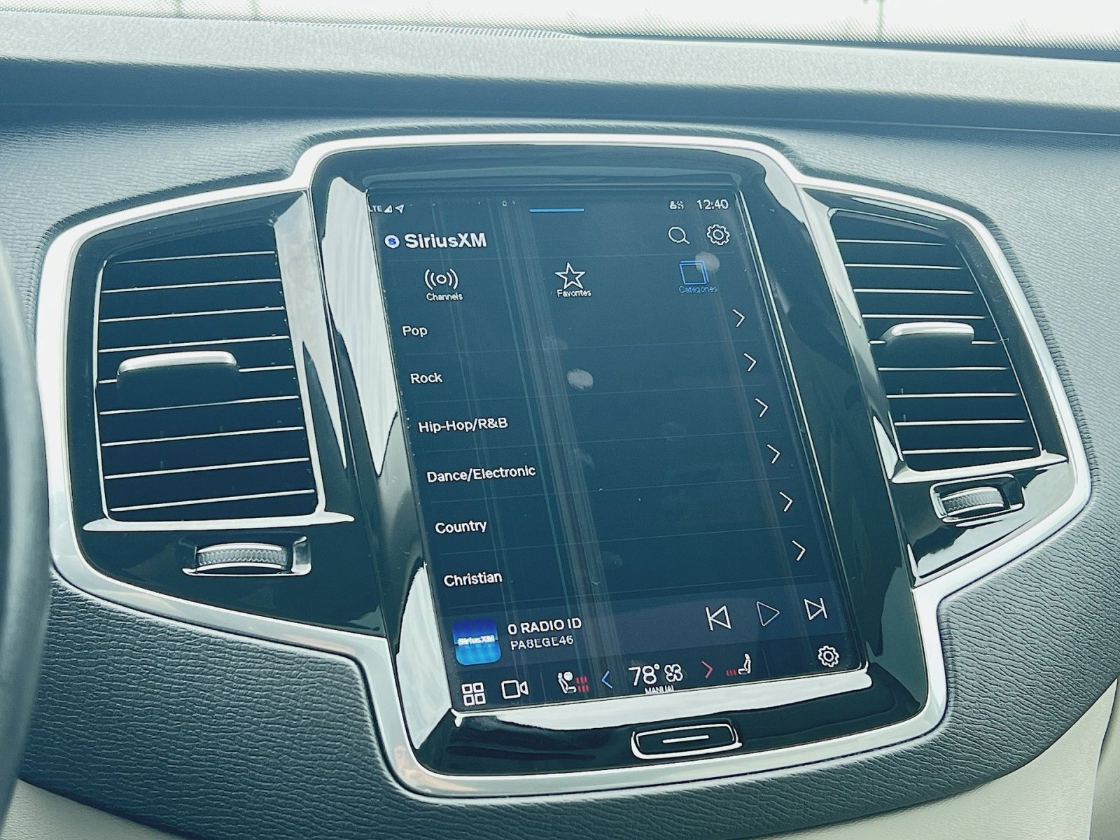 Used 2023 Volvo XC90 B5 Plus w/ Protection Package image 18