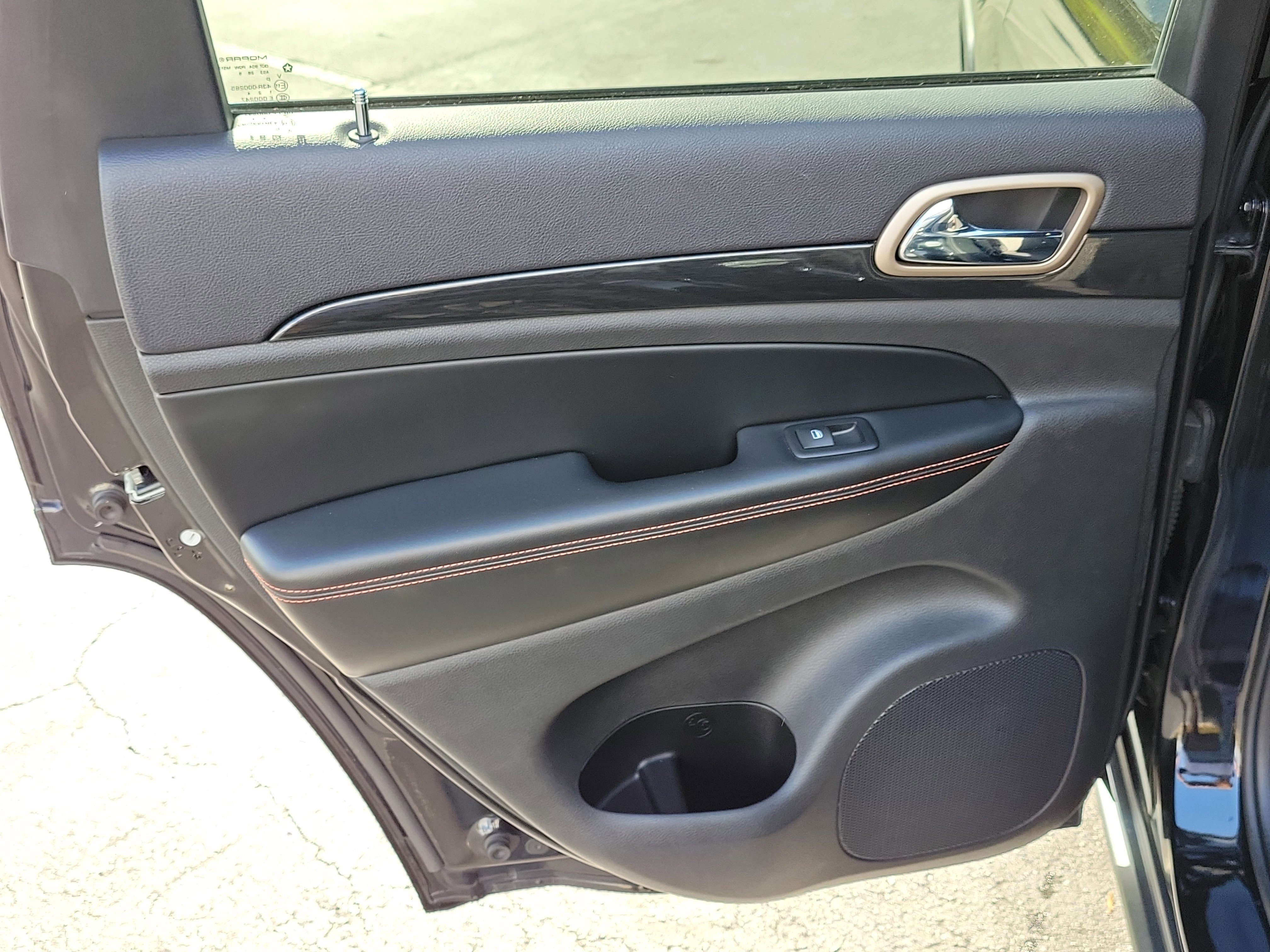 Used 2017 Jeep Grand Cherokee Laredo image 9