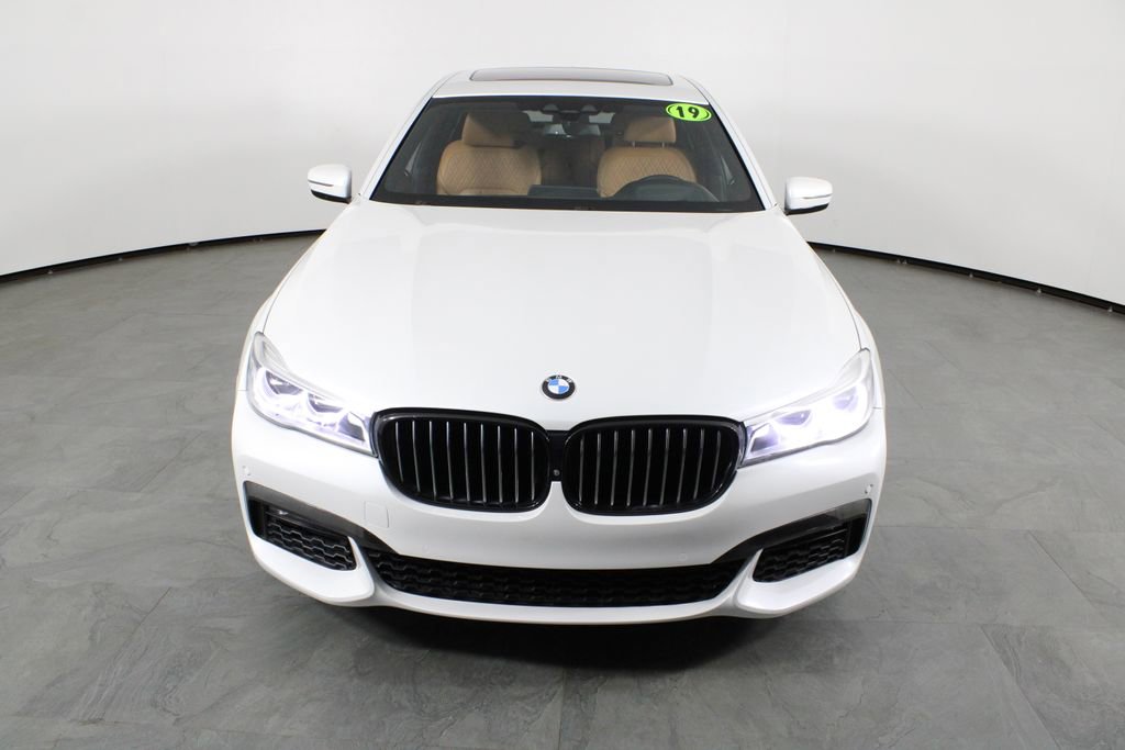 Used 2019 BMW 750i w/ Executive Package RWD image 12