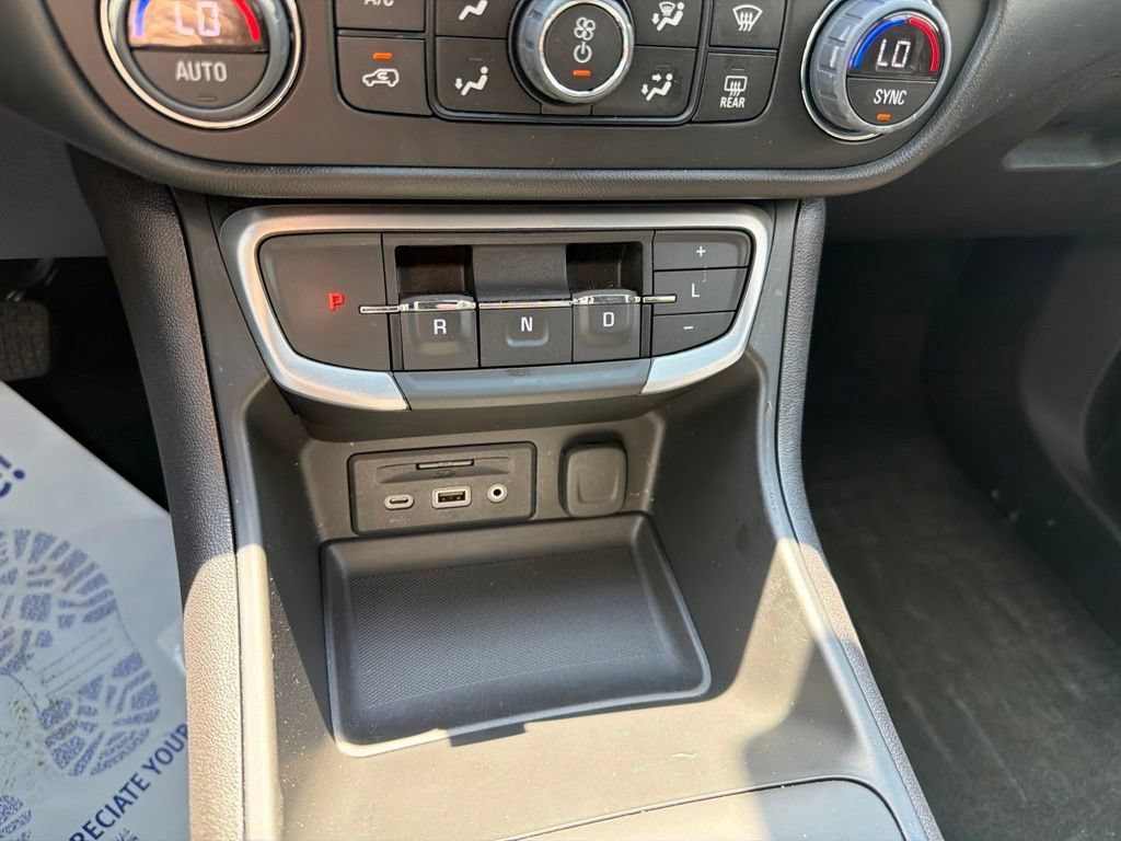 Used 2024 GMC Terrain SLE w/ Driver Convenience Package FWD image 25