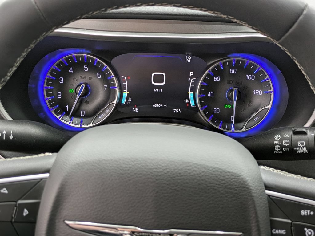 Used 2024 Chrysler Pacifica Touring-L FWD image 21