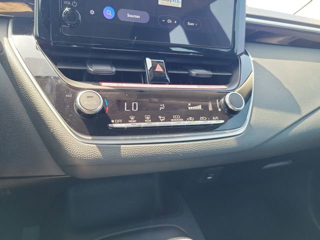 Used 2025 Toyota Corolla LE FWD image 22