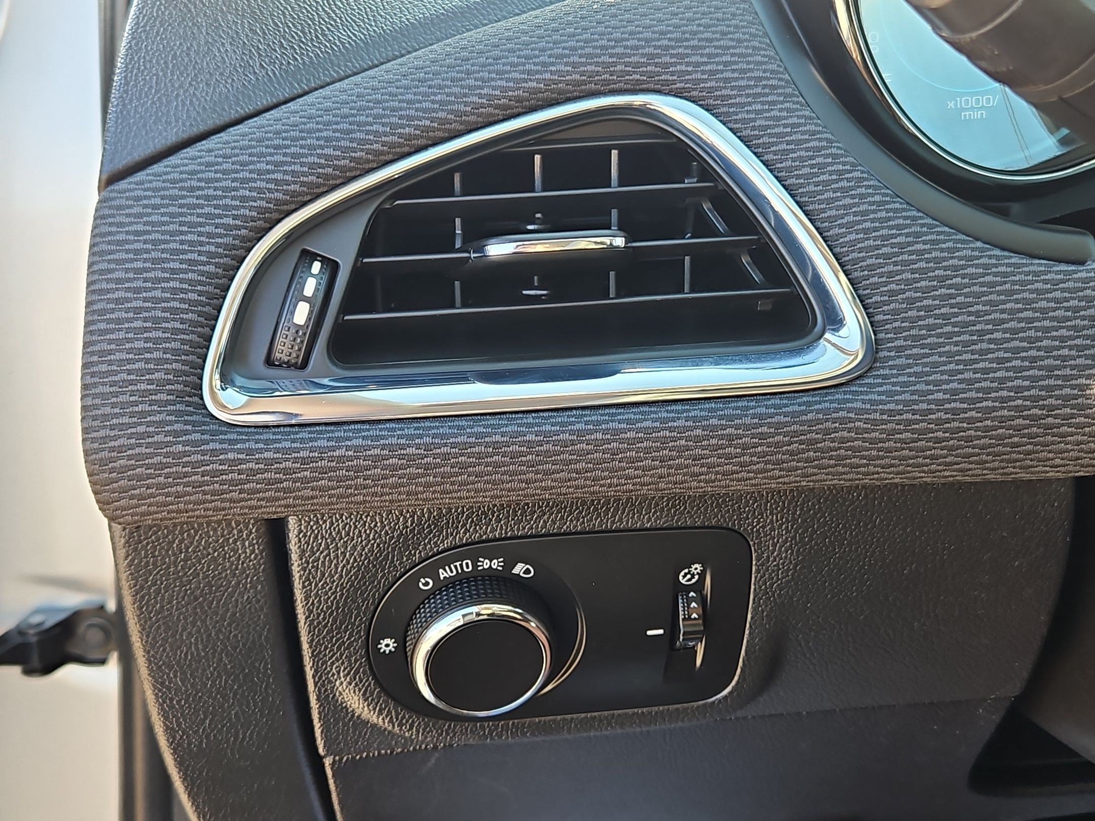 Certified 2017 Chevrolet Cruze LS FWD image 21