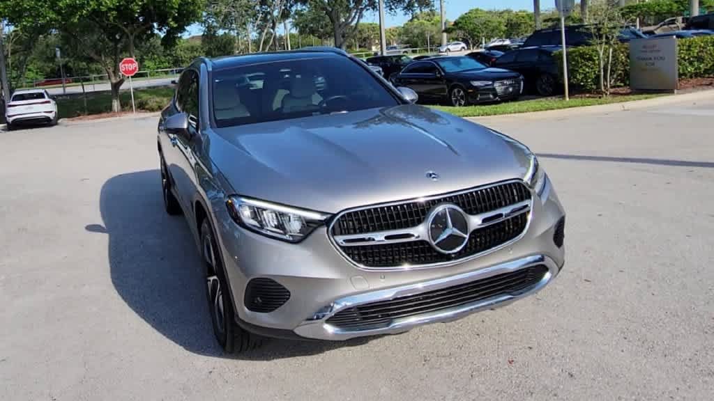 Used 2024 Mercedes-Benz GLC 300 4MATIC image 2