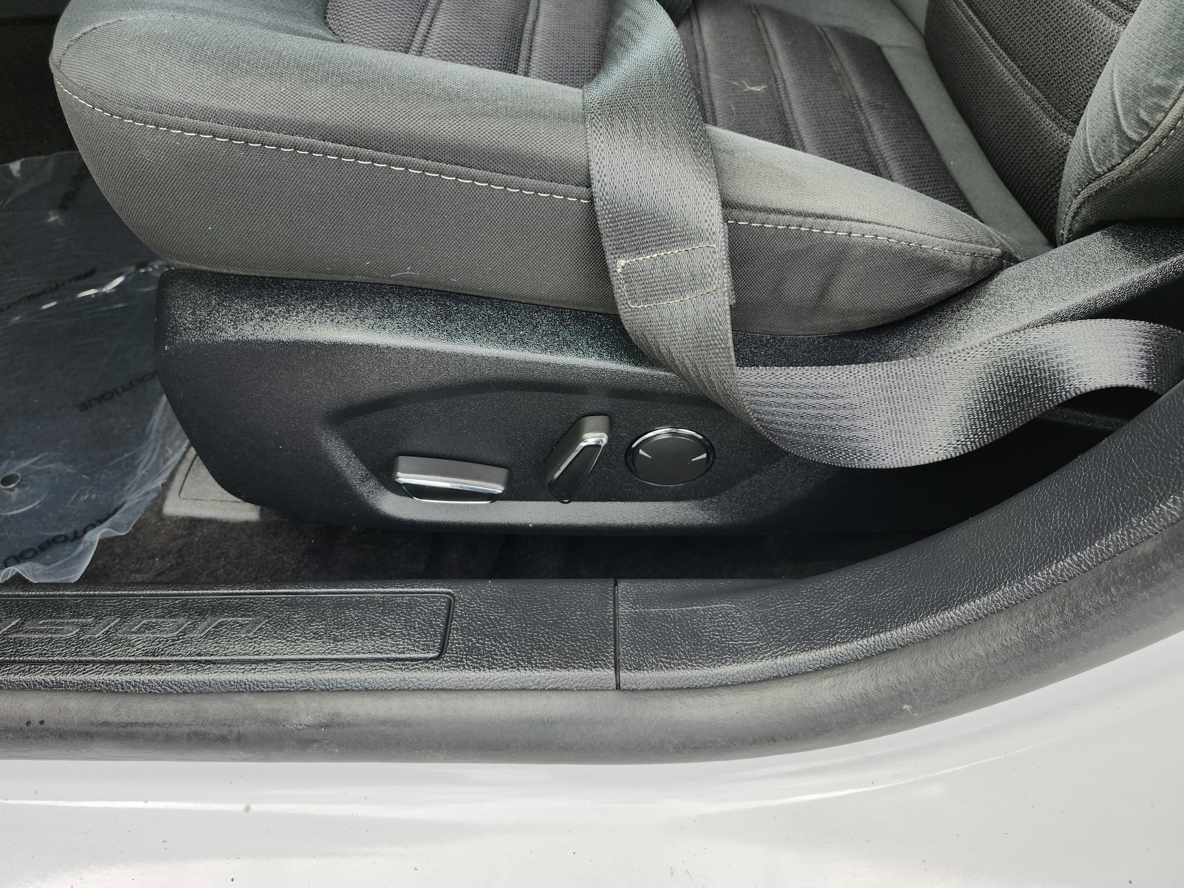 Used 2020 Ford Fusion SE FWD image 25
