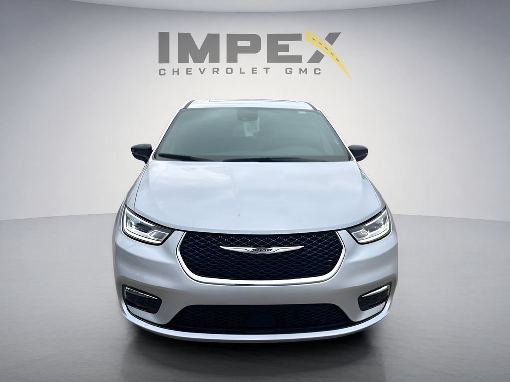 Used 2026 Chrysler Pacifica Limited FWD image 6