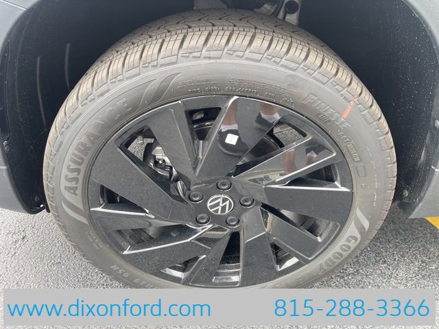 New 2024 Volkswagen Taos SE image 27