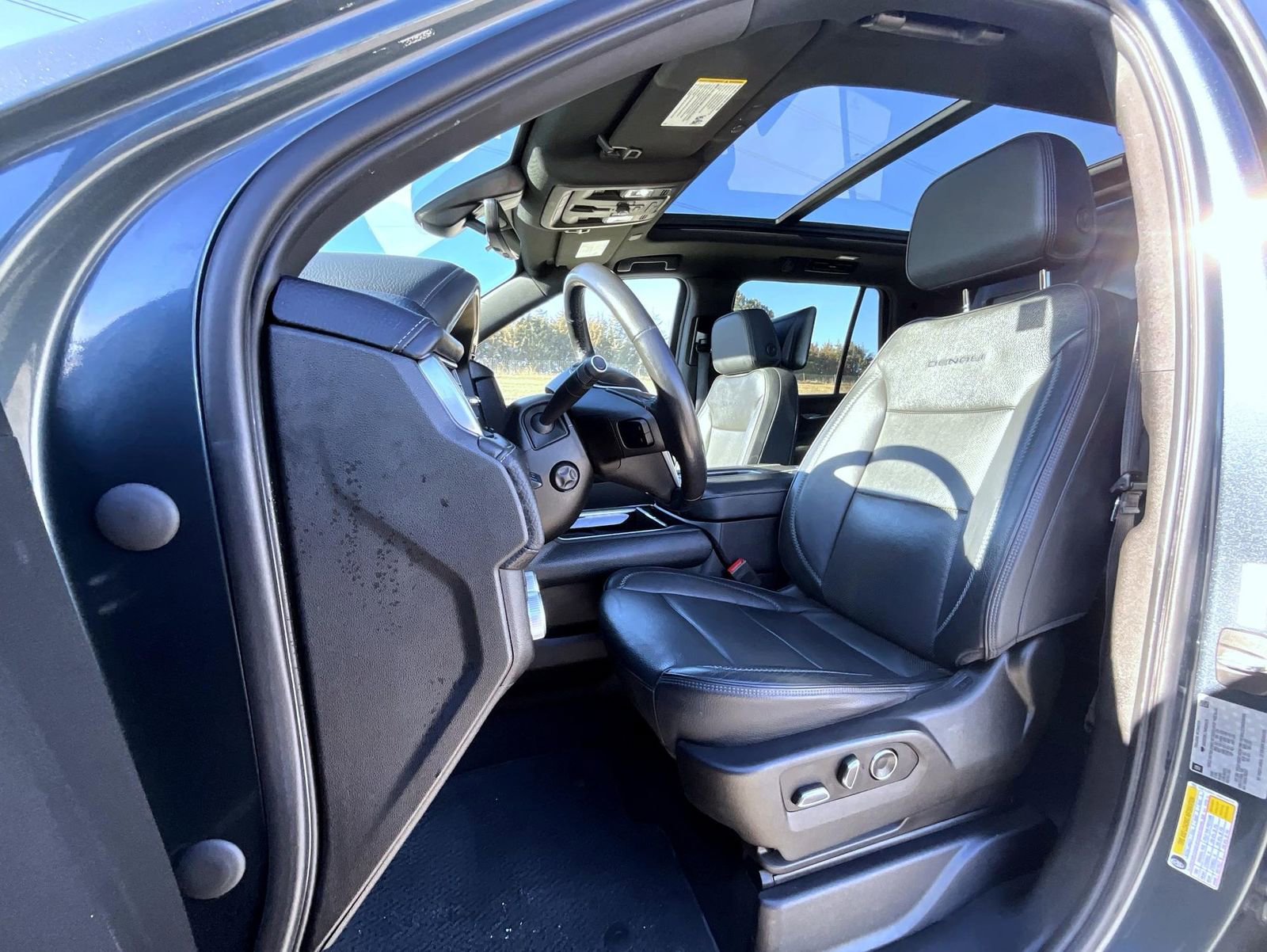 Used 2021 GMC Yukon Denali w/ Denali Ultimate Package image 11