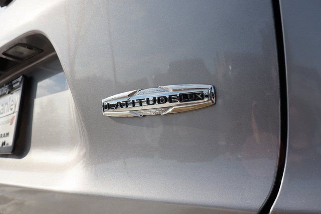 Used 2021 Jeep Cherokee Latitude Lux FWD image 29