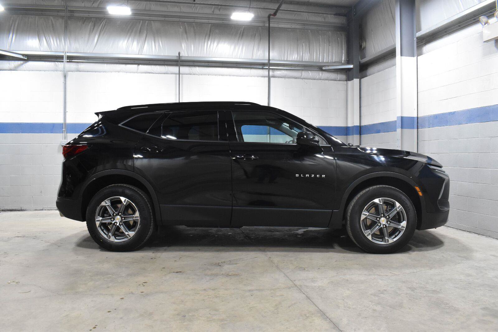 Used 2024 Chevrolet Blazer LT w/ Convenience Package AWD/4WD image 26