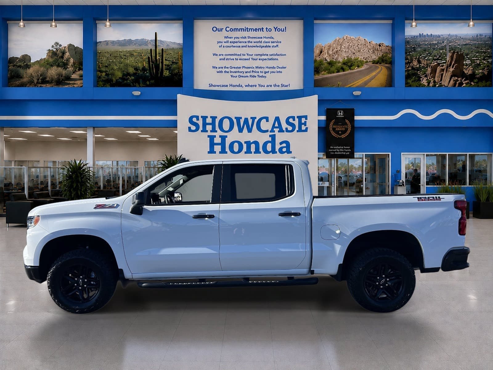 Used 2025 Chevrolet Silverado 1500 LT Trail Boss w/ Convenience Package II AWD/4WD image 4