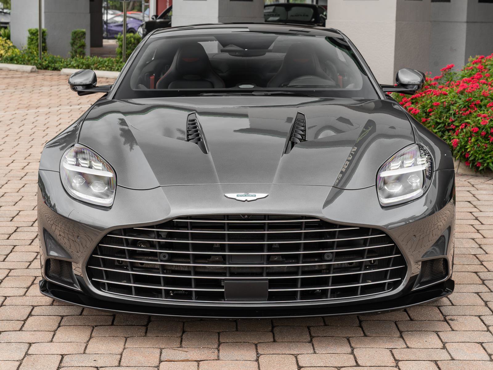 Used 2025 Aston Martin Vanquish RWD image 21
