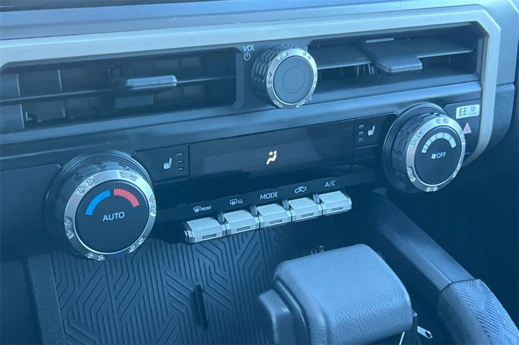 Used 2024 Toyota Tacoma TRD Off-Road image 23