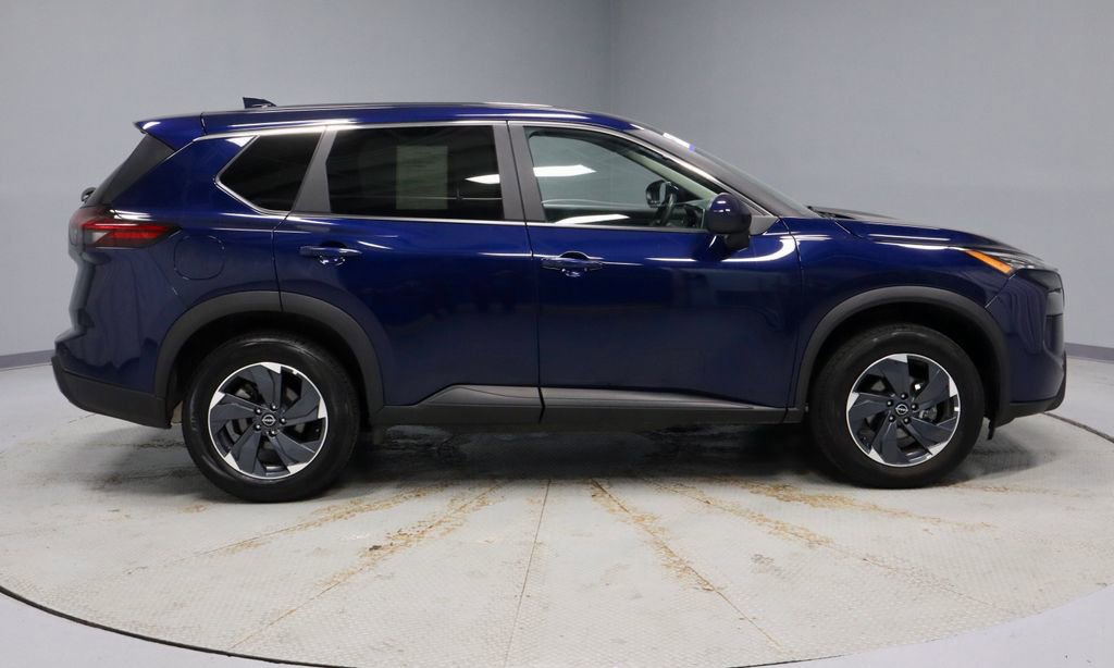 Certified 2025 Nissan Rogue SV FWD image 11